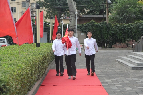 升旗手、護(hù)旗手